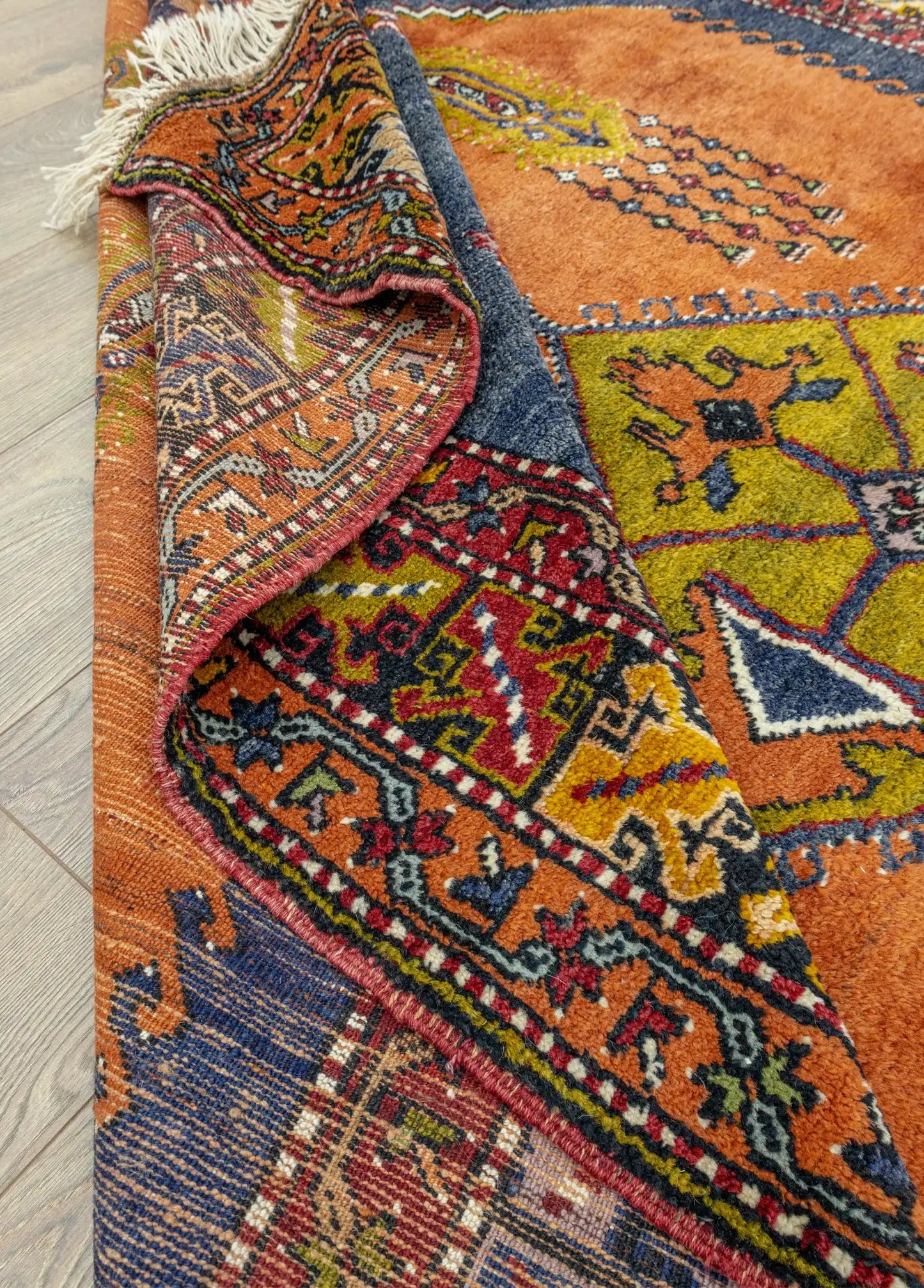 BAYKUL Luxury 100 Percent Wool Handwoven Rug